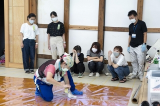 奥中章人　美術家　見学　参加